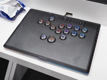コルセア初のレバーレスアケコン「NOVABLADE PRO」がお披露目！ ブースで実際に触って試せる【TGS2025】