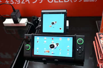変態すぎるAndroid携帯ゲーム機がTGS2025会場で触れるぞ！！変形構造で２画面OLEDを持つ「ONEXSUGAR SUGAR1」【TGS2025】
