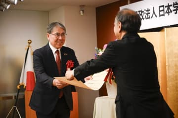 KUMONが「トビタテ！留学JAPAN」への支援で紺綬褒章を受章