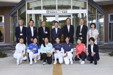 安田祐香ら女子プロ6人が宮城県立こども病院を慰問「プレーで元気を与えたい」