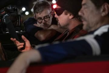 ディカプリオらがポール・トーマス・アンダーソン監督の演出術を激賞！　『ワン・バトル・アフター・アナザー』特別映像到着
