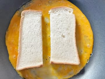 食パンが化けた！　定番の材料で作る『ワンパントースト』、作り方のコツは…？
