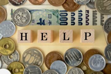 父は定年後もバイトをしていますが年金が月「6万円」と少なく、毎月赤字のようです。「いざとなったら生活保護を申請する」と言っていますが、簡単に利用できるものなの？