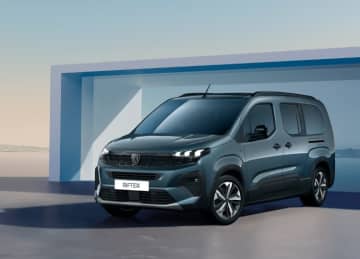 プジョー初のボディ色「キアマブルー」を採用。限定車「リフター ロング ジーティー キアマブルー エディション」発売