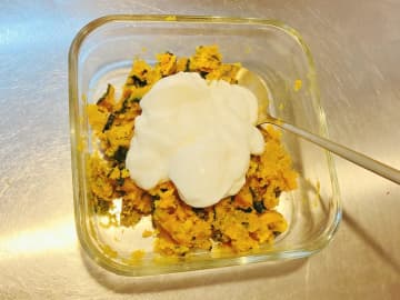 マヨネーズも、塩コショウも使いません！　かぼちゃサラダに加えた1つの食材は？