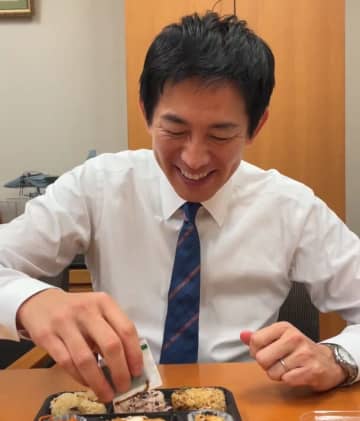 元経済安全保障担当大臣・小林鷹之氏、昼食動画で『時間がない』とアピール→「選挙期間中お得意の庶民アピール」「動画を撮る余裕があるのでは」と否定的な声が寄せられる