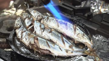 サンマ“近年にない”豊漁で「塩焼き1匹100円」東京・新宿の飲食店では仕入れ量増やしてコスト削減