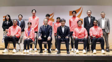 陸上日本代表らが表敬訪問　世界選手権東京大会で活躍