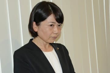 ラブホ密会の小川晶前橋市長「議員の皆さまに説明させていただいた」 報道陣の質問には無言貫く