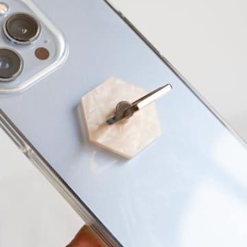 【セリア】で買える！ 棚にあったら即カゴしたい「便利スマホグッズ」