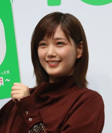 「ばっさー本物？」本田翼、コンビニ前で唐揚げを食べる姿に「庶民的」「店員さんラッキーすぎ」とSNS沸く