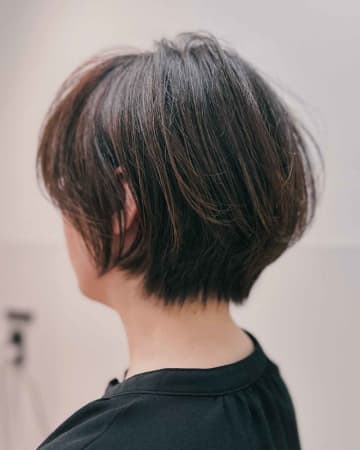 短すぎずちょうどイイ！【40・50代】楽ちんにこなれる「ショートボブ」