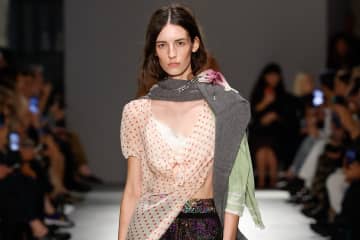 ヌメロ ヴェントゥーノ 2026年春夏コレクション - ロマンティックな反逆