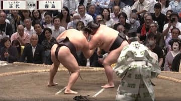 「存在感が別格」大相撲客席に“国民的著名人”が降臨 ひと際目立つ姿に驚きの声