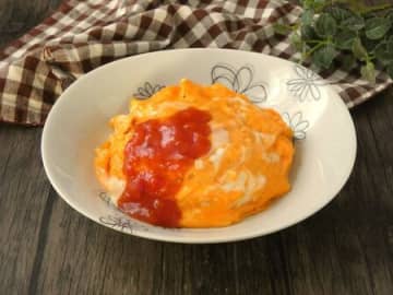 ケチャップなしでオムライス！？パスタソースを使うと簡単時短でつくれる！