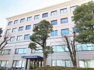 勤務校の女子トイレで盗撮　相模原市立小の元教諭、初公判で起訴内容認める　検察「立場を利用した許せない行動」