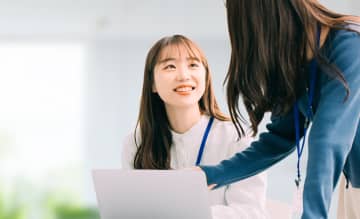 『いつも笑顔が絶えない人』の特徴4選　なぜいつもニコニコしているの？