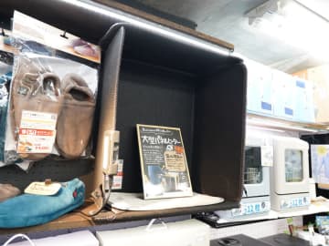 膝上まで暖まる「消臭マット付き6面大型パネルヒーター」がサンコーから