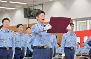 「教え胸にまい進」　茨城県警察学校で卒業式