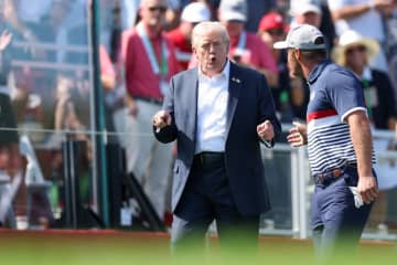 トランプ大統領がゴルフ米欧対抗戦に登場！　激励するも米国チームは巻き返せず…