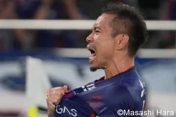 ｢美が爆発｣日本代表DF長友佑都の美人妻・平愛梨、モデル撮影ショットで雰囲気ガラリ｢大人の女って感じ｣