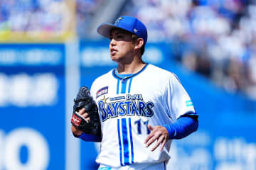 DeNAが14勝の東克樹を登録抹消　前日に緊急降板…オースティンも外す、NPB公示
