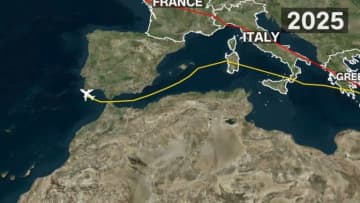 イスラエル首相の搭乗機がたどった異常な飛行ルート　戦争犯罪容疑の逮捕免れる目的か