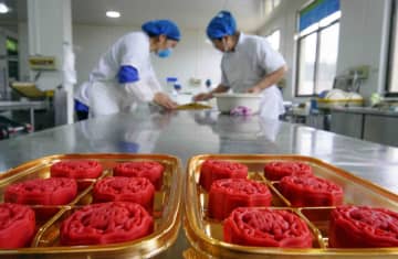 中国各地で中秋節向け月餅製造急ピッチ