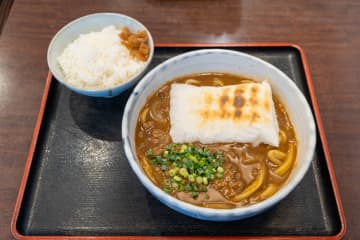 行列ができる目黒『こんぴら茶屋』で名物牛かれーうどんランチ。太い自家製麺にカレーがよく絡む！