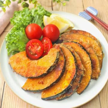 【かぼちゃはこうやって食べると飛ぶぞ】「煮物よりコレにして！」まぶして焼くだけの簡単おかずレシピ