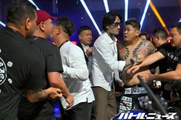 ベアナックル戦中にセコンドを巻き込んだ大乱闘！一度はノーコンテストも収拾つかずに試合継続！？