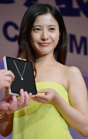吉高由里子「美容院に…」ヘアスタイルの悩みに共感の声「めっちゃ分かる」「結局どうなった？」