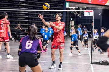 沖縄サントリーアリーナにてサントリーサンバーズ大阪によるバレーボール教室開催