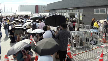 大阪・関西万博“未使用チケット”を当日券と交換可能制度がきょうから始まり長蛇の列…一日に数百枚限定で午前と午後2度に分け行う予定
