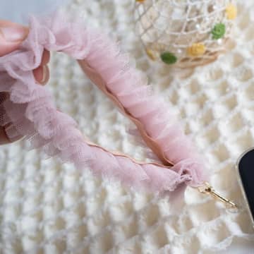 110円！？【セリア】“スマホ迷子”を防止！「便利グッズ」