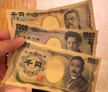 飲食店のお釣りで奇跡の光景！？野口・夏目・北里の千円札がお釣りで集結した写真に「これは今や貴重なスリーショットですね」との声