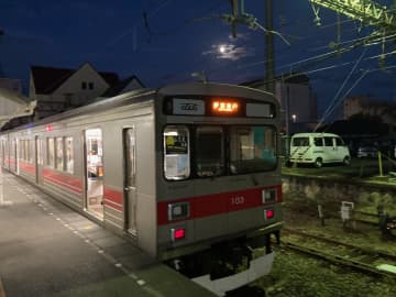 【伊賀鉄道】列車に乗って車内から「お月見」を楽しもう！「お月見列車」を運転