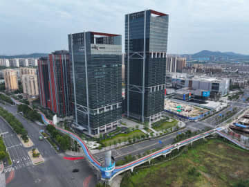地区を結ぶ高架式回廊、数据線公園を訪ねて　中国・南京