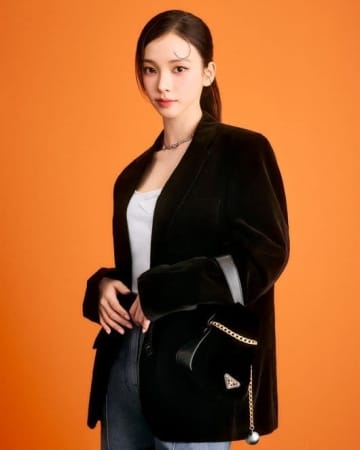aespaのKARINA「PRADA」のファッションショーで洗練されたスタイルを披露…圧倒的な存在感