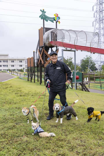 【ピエール瀧が行く ファンキー！公園】荒川区「宮前公園」の手入れされたガーデンと、ドッグフレンドリーな雰囲気に癒やされる