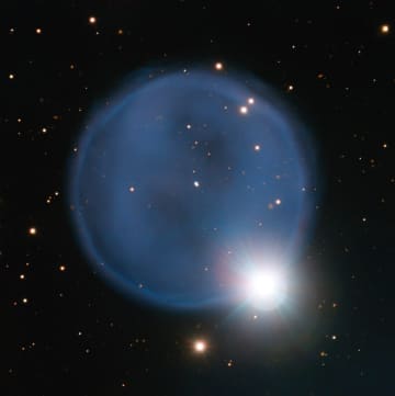 偶然が生み出した“ダイヤモンドリング”　惑星状星雲「Abell 33」