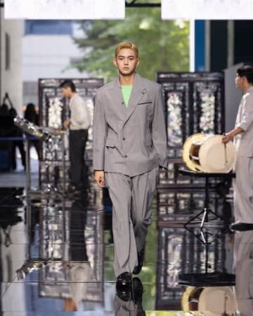 元NCT ルーカス、ファッションショーのモデルとしてランウェイに登場…圧倒的なスタイル