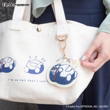 お腹いっぱいの「ドラえもん」がキュート♪ トートバッグや刺繍ポーチがWEB限定で登場