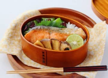 フライパン1つで10分！秋の味覚「鮭とエリンギのバター醤油」「ピーマンの柴漬け和え」2品弁当