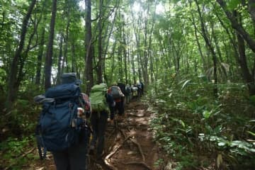 【コロンビア アウトドア アカデミー】  絶景を楽しみ、登りごたえも十分！　大満喫ガイドツアー「塩谷丸山」レポート