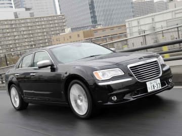【10年ひと昔の新車】クライスラー 300のマッチョなアメリカンサルーンぶりは健在だった