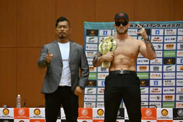 【新日本】鷹木「クソガキが！」、ゲイブ「神戸がお前の墓場だ！」 IWGP GLOBAL王座戦調印式で罵倒合戦、一触即発！