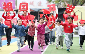 中国各地で国慶節・中秋節の祝祭ムード高まる