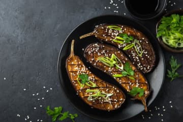 料理研究家ゆかり『なすの生姜焼き』の作り方を公開！『時短＆絶品』切って焼くだけで完成…便利な一品料理に主婦も絶賛の声「美味しいの間違いナス」「ヘルシーでいいですね」