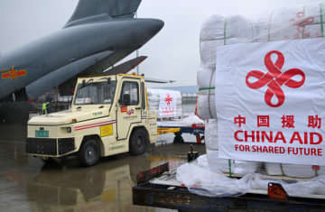 中国政府、パキスタンに救援物資第1陣を空輸　洪水被災地支援で